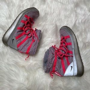 💎Girls Nike Fur Lined Pink & Gray Boots size 5.5
